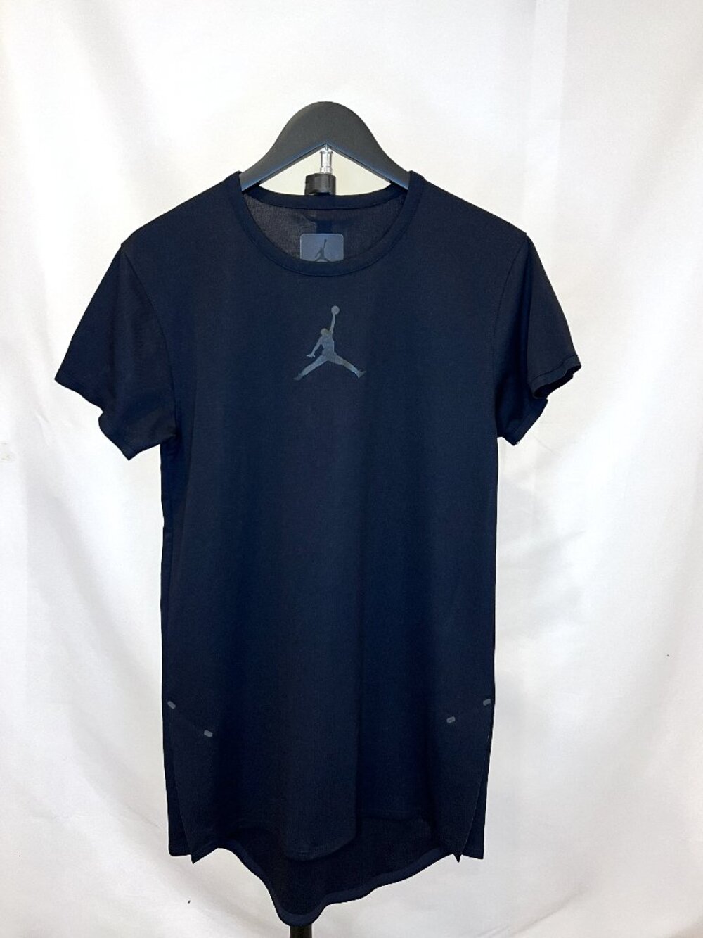 'Nike Jordan' Brand Black Metallic Jumpman Logo High-Low Tee - Size S - Unisex